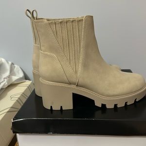 Women’s Brand New size 8 tan boots from Dolce Vita